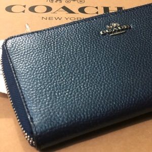 NWT Coach Pebbled Leather Accordion Zipper Wallet